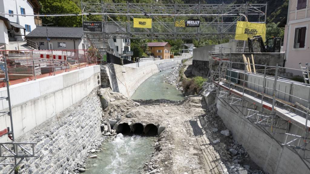 Brücke im Wallis wegen Gefahr durch Felsrutsch abgerissen