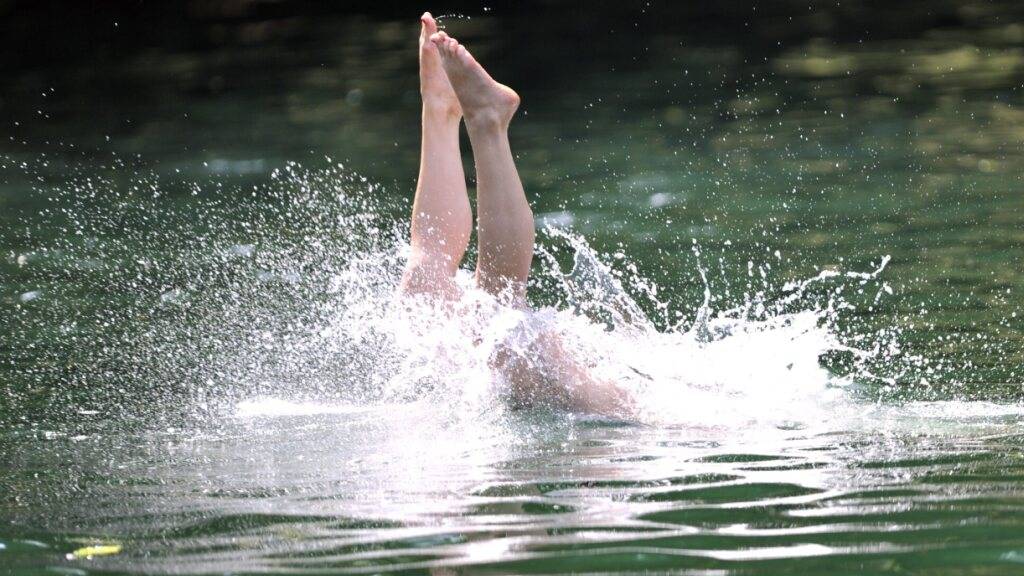 Wasserqualität in neun Glarner und Bündner Freibädern beanstandet