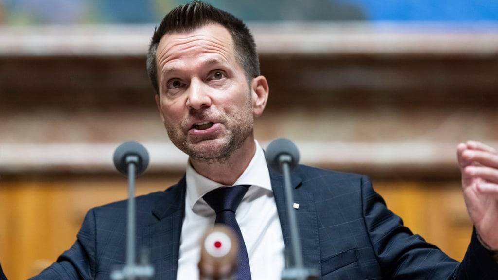 Pascal Schmid (SPV/TG) wirbt im Nationalrat für die SVP-Volksinitiative «Keine 10-Millionen-Schweiz.»
