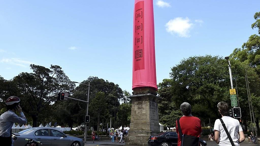 Ein echter Hingucker: Die Organisation ACON stülpte das pinkfarbene Kondom über den Obelisken im Hyde Park in Sydney - als Mahnung, sich vor sexuell übertragbaren Krankheiten zu schützen.