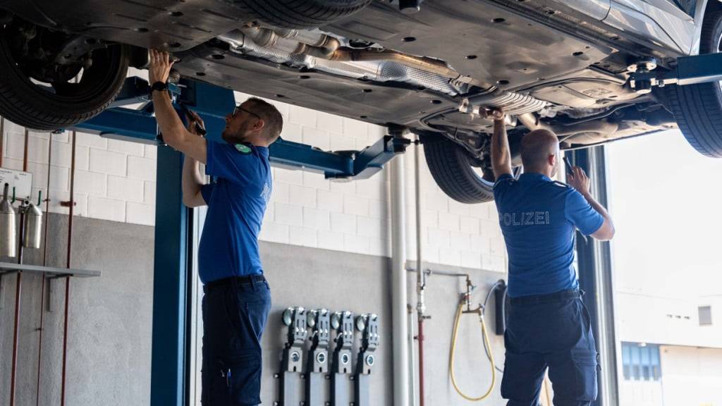 Bei einer Verkehrskontrolle in Thal (SG) lag der Schwerpunkt bei technischen Veränderungen von Fahrzeugen.