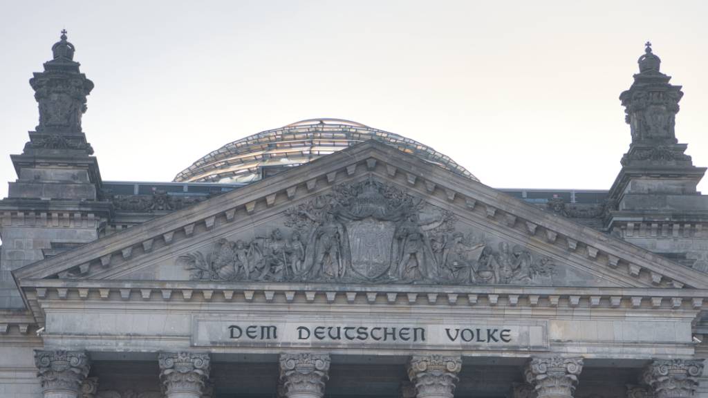 ARCHIV - Das Reichstagsgebäude in Berlin, Sitz des Bundestages. Foto: Paul Zinken/dpa