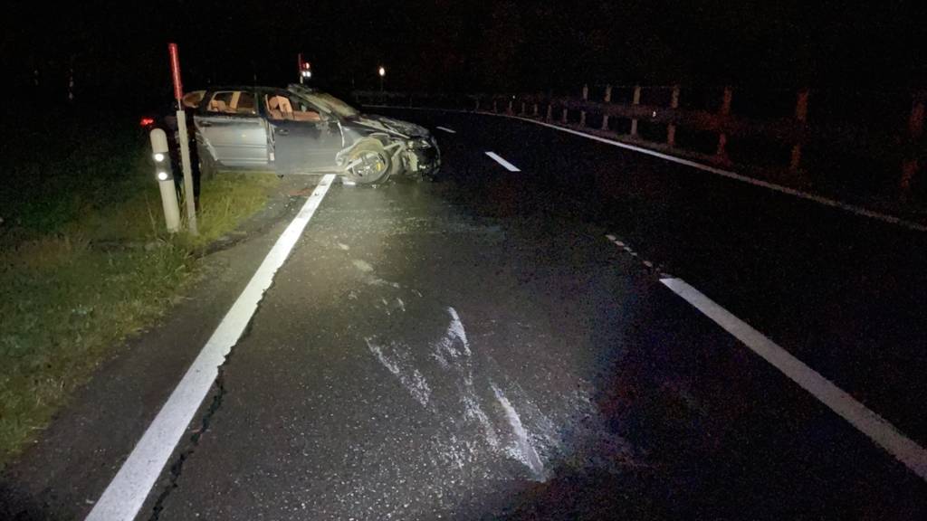 Auto mit vier Insassen überschlägt sich bei Klosters GR