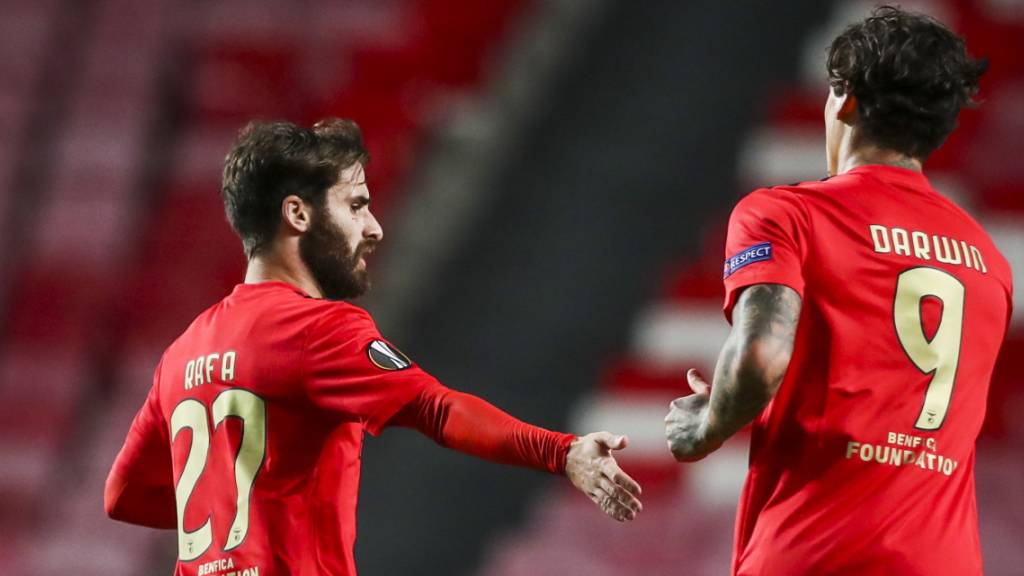 Rafa Silva (links) und Darwin Nunez (rechts) erzielten für Benfica Lissabon die späten Tore gegen die Glasgow Rangers vom 1:3 zum 3:3