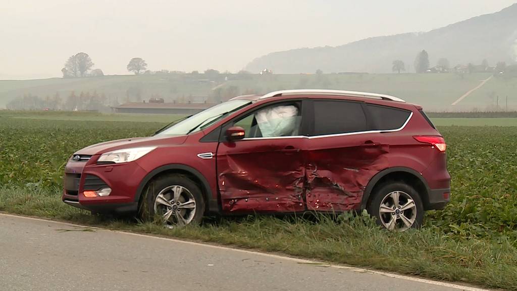 Beringen SH: Autofahrerin (42) rammt roten Ford – Mann (63) verletzt