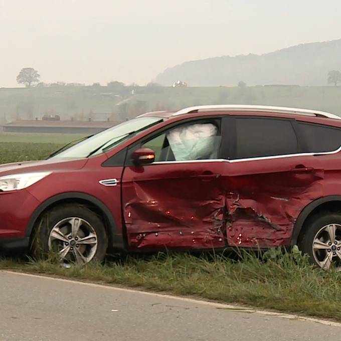 Unachtsame Autofahrerin rammt roten Ford – Mann (63) verletzt
