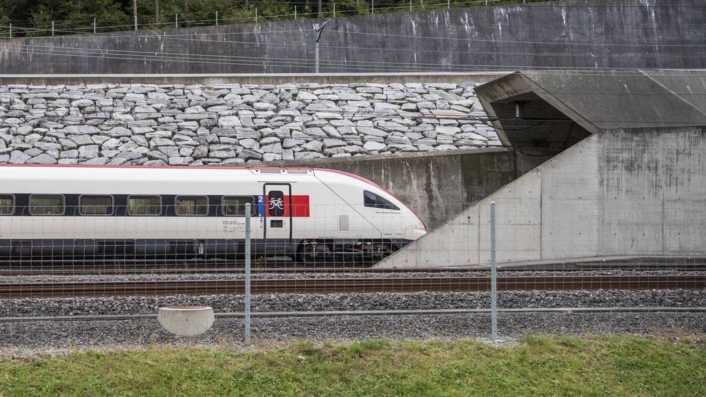 Vorgesehen ist, dass per 10. Dezember 31 Reisezüge pro Wochenende durch den Gotthard-Basistunnel verkehren werden.