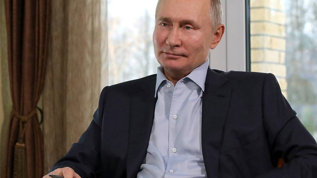 Wladimir Putin, Präsident von Russland, nimmt per Videokonferenz an einem Treffen mit Universitätsstudenten anlässlich des russischen Studententags teil. Foto: Mikhail Klimentyev/Pool Sputnik Kremlin/AP/dpa