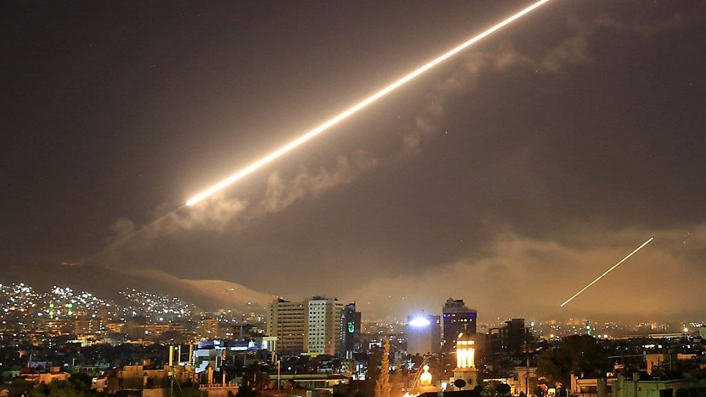 Explosionen bei Damaskus: Die syrische Luftabwehr schoss am Freitagabend gegen «feindliche Zeile». (Symbolbild)