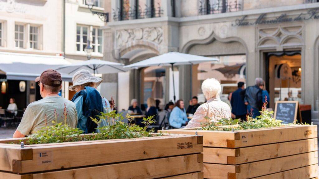 Holzmöbel sollen die Stadt Luzern aufwerten.