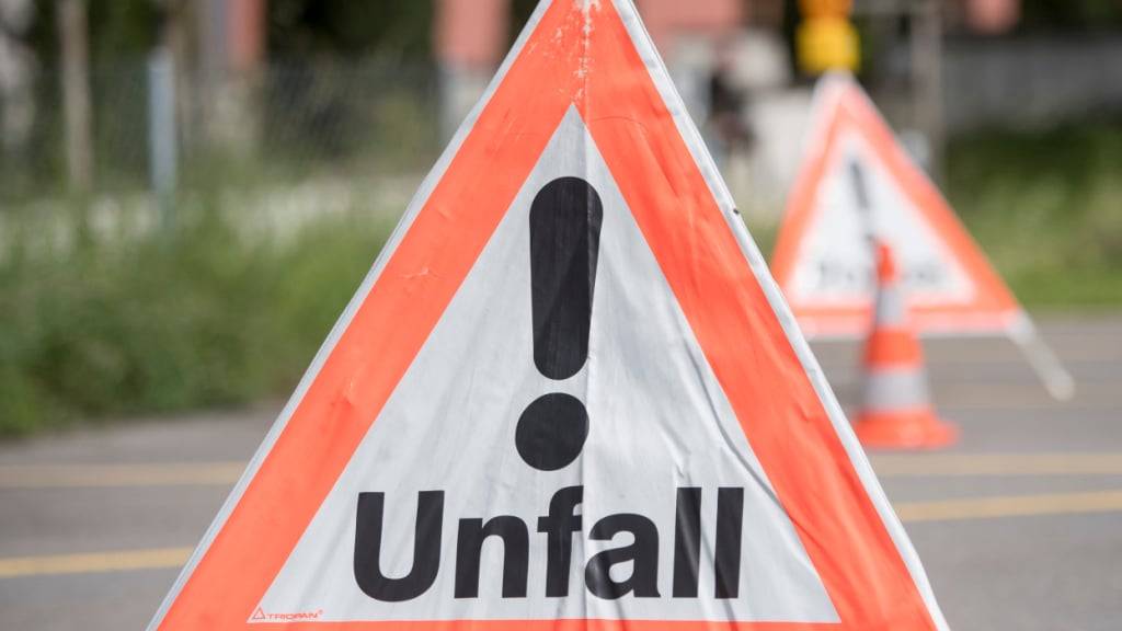 Bei einer Sprengung in Vorarlberg sind fahrende Autos von Felsbrocken getroffen worden. (Symbolbild)