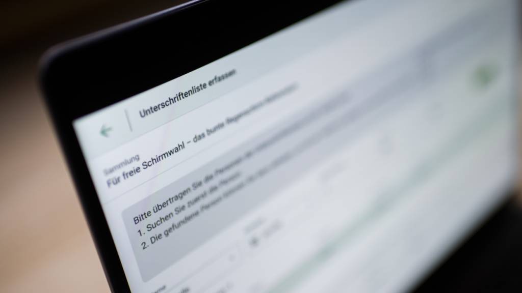 Der Kanton St. Gallen startete vor Kurzem den schweizweit ersten Pilotversuch für das elektronische Sammeln von Unterschriften für Initiativen und Referenden. Weitere sollen laut dem nationalen Parlament folgen. (Themenbild)