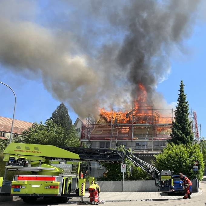 Brand in Mehrfamilienhaus verursacht hohen Sachschaden