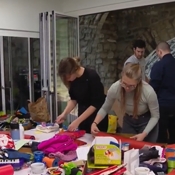«Gutes tun im Weihnachtsstress»: Verein verpackt Geschenke für Geflüchtete