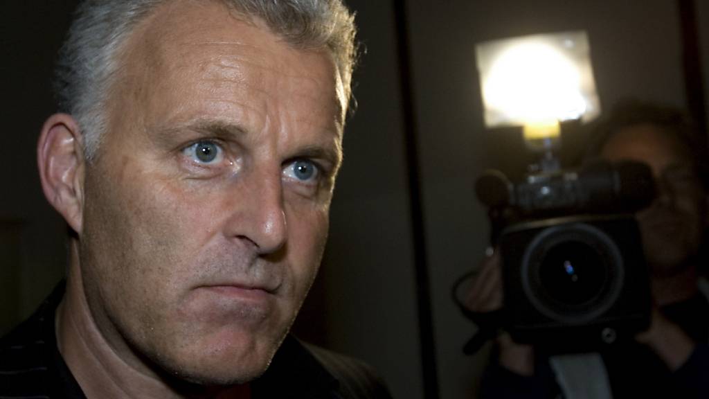 ARCHIV - Peter R. de Vries, niederländischer Kriminalreporter, kommt zu einer Live-TV-Show. Foto: Peter Dejong/AP/dpa