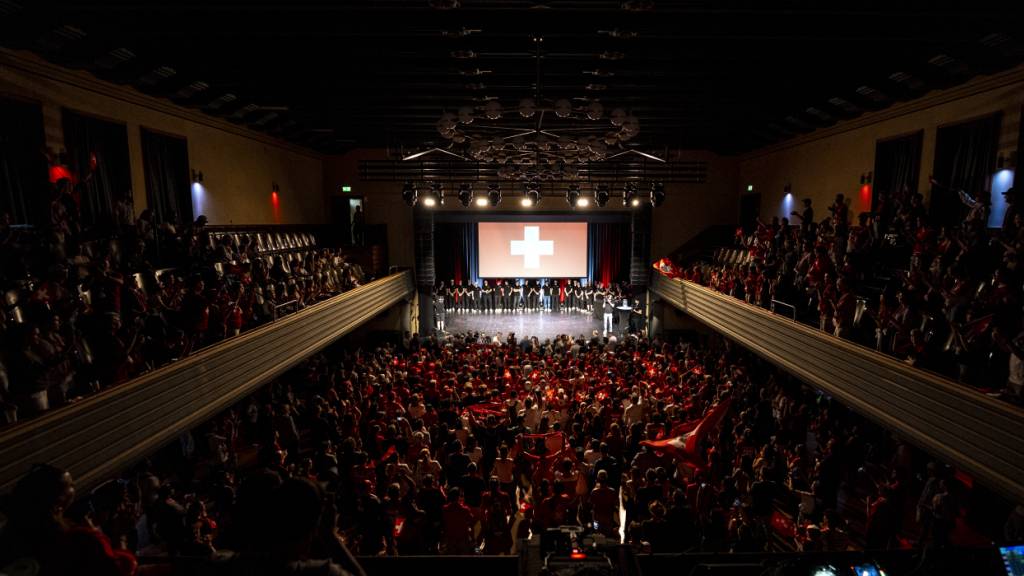 Die Fans bejubelten das Schweizer Team an der Medaillenfeier im Volkshaus in Zürich
