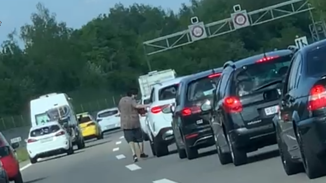 Jogger auf der Stadtautobahn gefilmt
