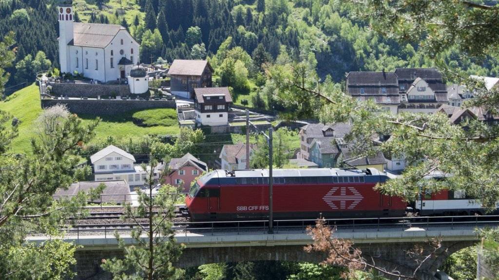 Die SBB erhält auf der Gotthard-Bergstrecke Konkurrenz: Auch die SOB will die Strecke künftig betreiben. (Archivbild)