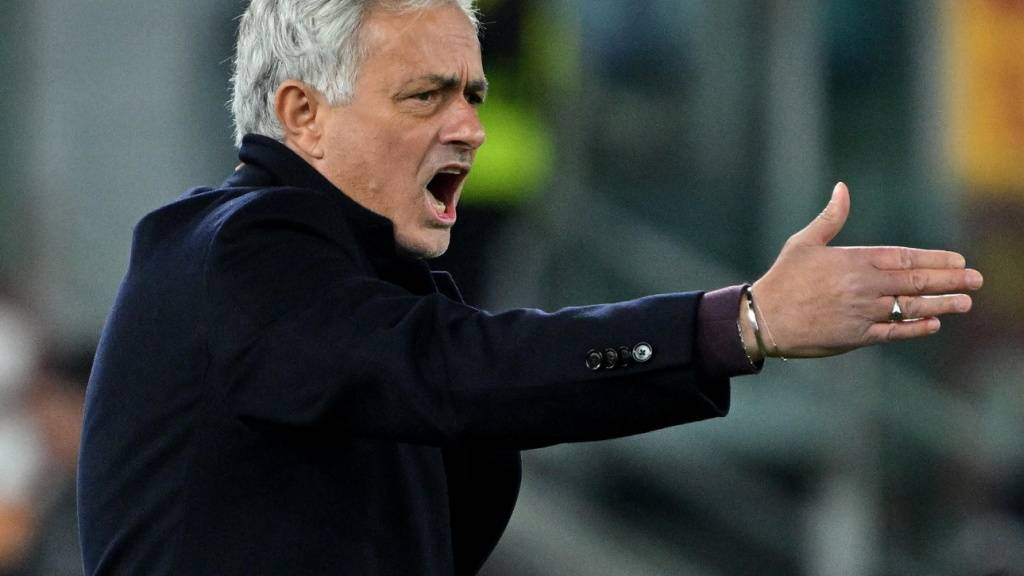 José Mourinho gestikuliert künftig als Trainer von Fenerbahce Istanbul