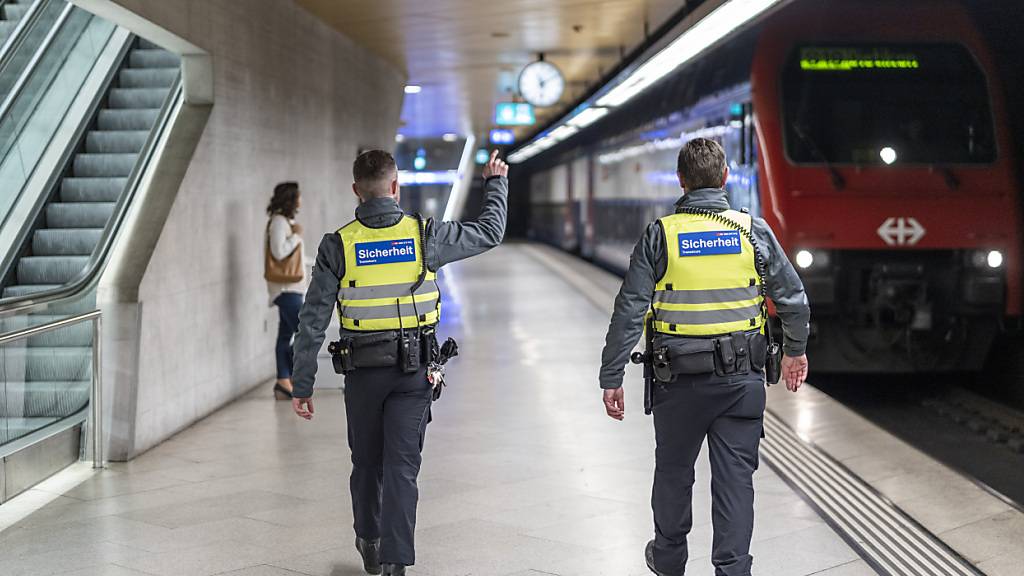 Ein 26-jähriger Eritreer verletzte bei einem Angriff im Zürcher HB zwei Frauen. Nun hat ihn die Staatsanwaltschaft angeklagt. (Symbolblid)