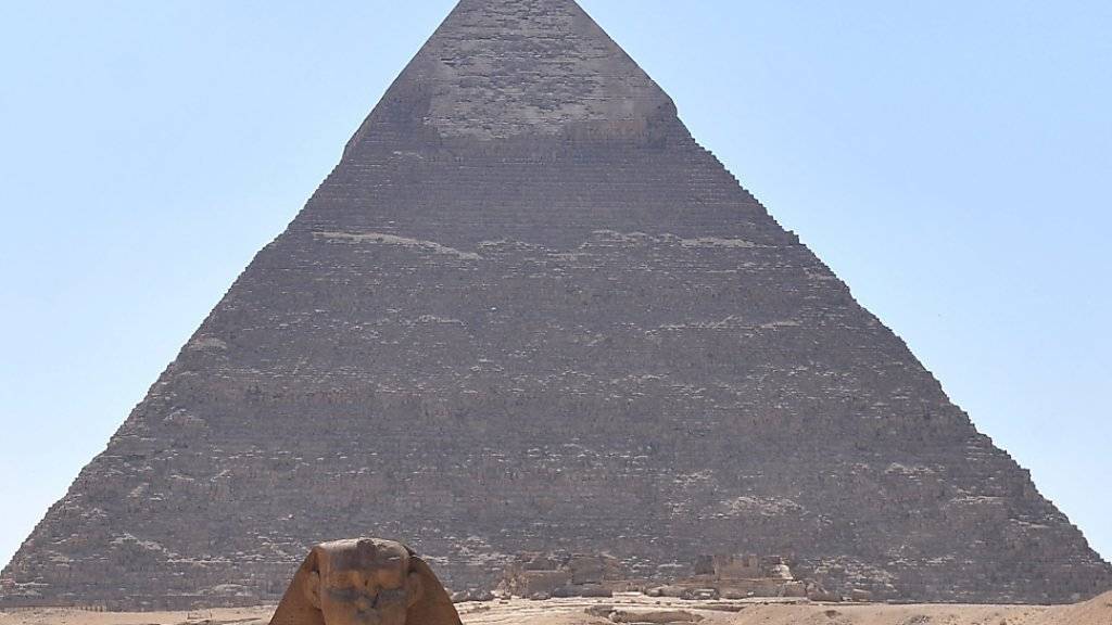 Ganz in der Nähe der Pyramiden in Kairos Schwesterstadt Giseh explodierte eine der Bomben am Donnerstag in Ägypten (Archiv-Aufnahme von Juli 2013).