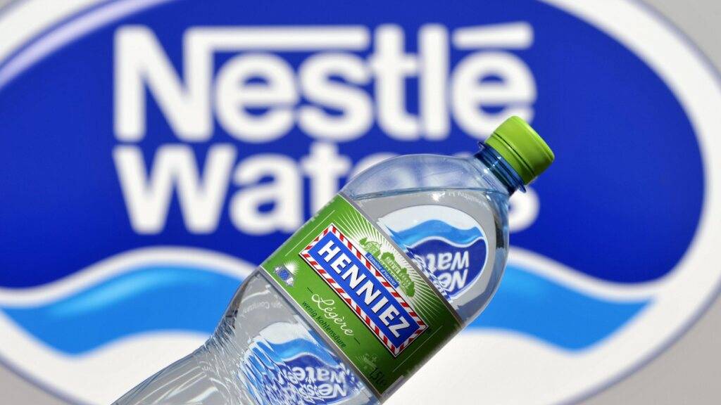 Nestlé Waters wünscht sich mehr Vertraulichkeit bei Dokumenten, die die Firma an den Bund übergeben hat. (Archivbild)