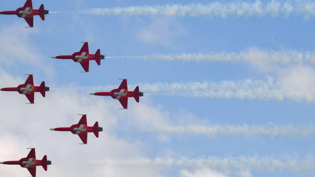 Patrouille Suisse fliegt im Juli und August ab Dübendorf ZH