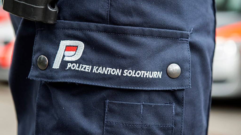 Die Kantonspolizei Solothurn sucht einen Mann und eine Frau, denen einen Raubüberfall zur Last gelegt wird. (Archivbild)