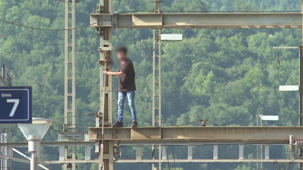 Mann auf Stromleitungsmast: Vorfall in Olten legt Zugverkehr lahm