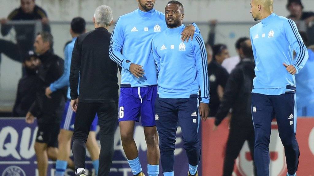 Abgang auf französisch: Patrice Evra kickte sich bei Olympique Marseille mit einer Attacke auf einen Fan ins Abseits