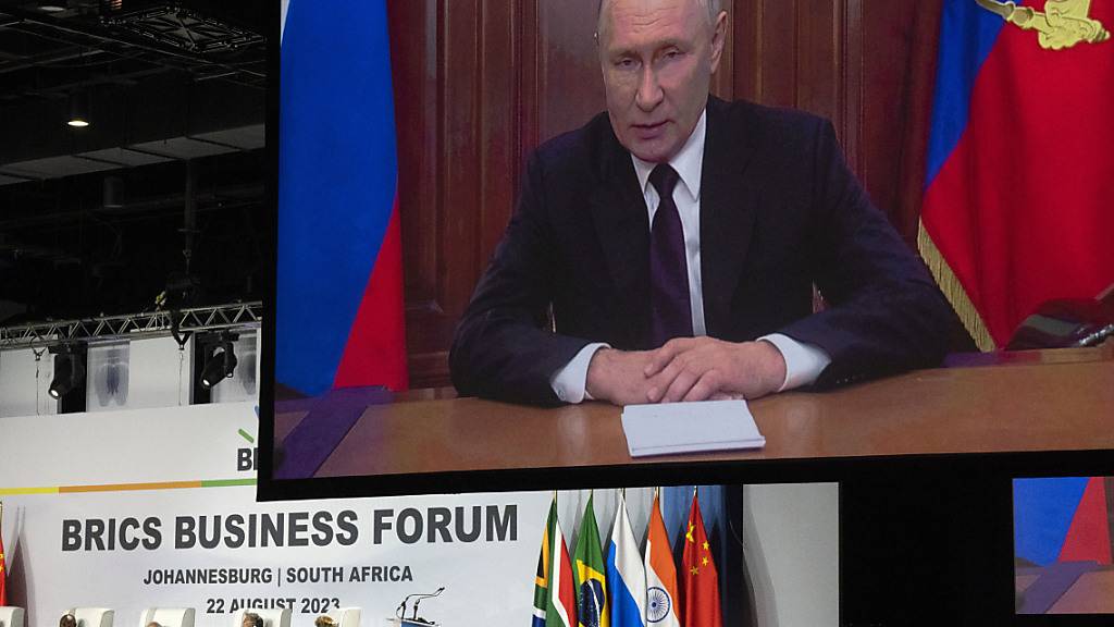 dpatopbilder - Kremlchef Wladimir Putin nimmt per Videokonferenz am Brics-Gipfel teil. Foto: Jerome Delay/AP/dpa