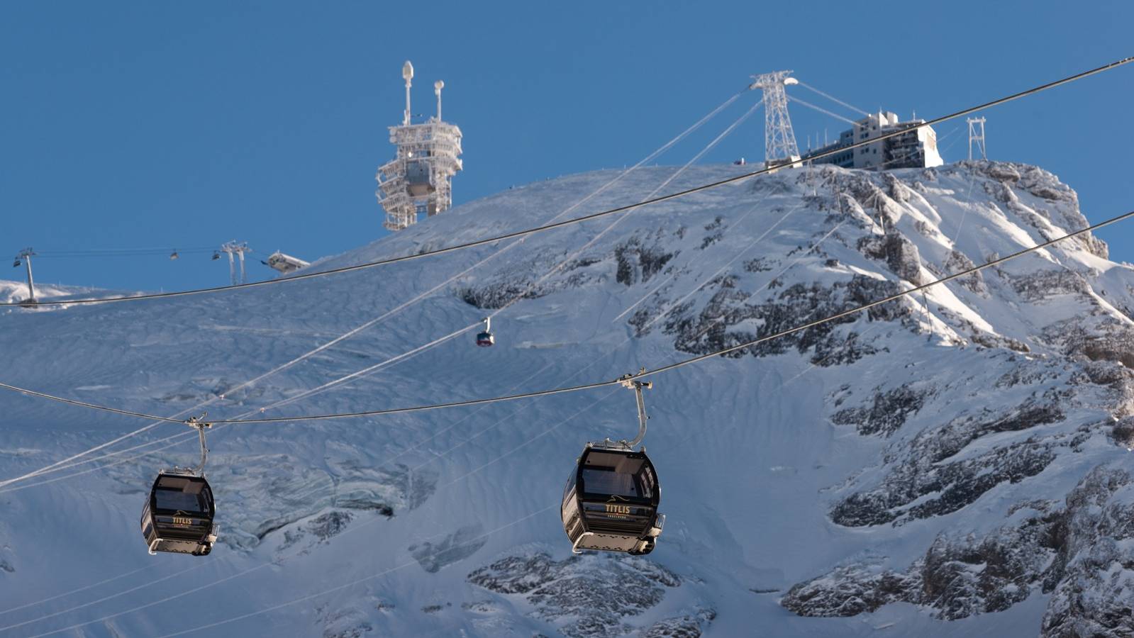 Titlis Bergbahnen Skigebiet Winter Gondeln Berg