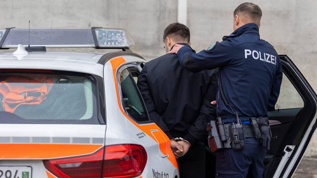 Rentnerpaar übergibt beinahe 60'000 Franken an falschen Polizisten