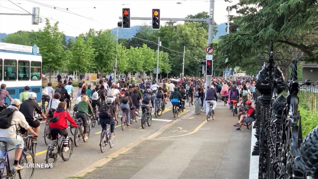 Critical Mass sorgt wieder für Verkehrschaos in Zürich