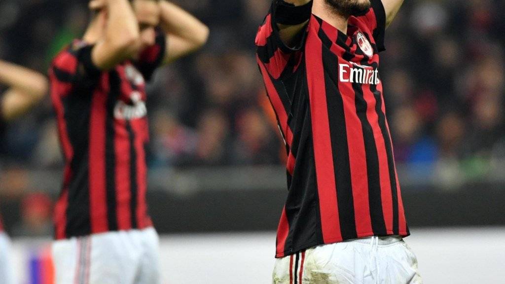 Bedrückte Gesichter: Milans Patrick Cutrone (re.) und seine Teamkollegen nach der 0:2-Pleite gegen Arsenal