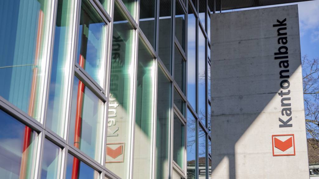 Regierung will Lohnobergrenze bei Schwyzer Kantonalbank