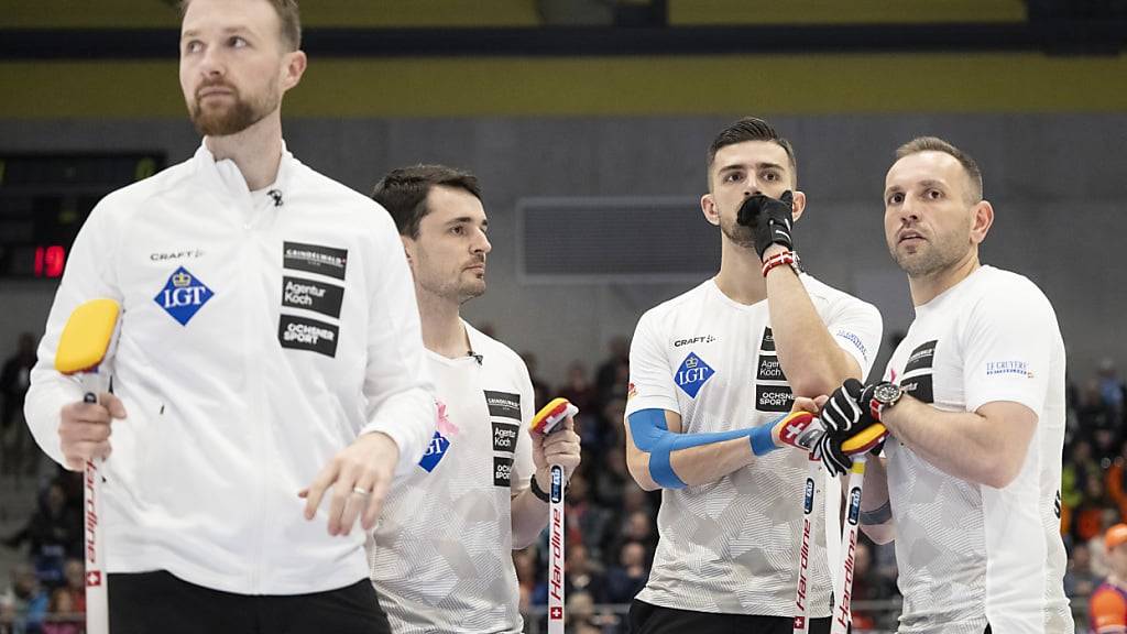 Das Schweizer Quartett um Skip Yannick Schwaller (links) muss sich im Final Schottland geschlagen geben