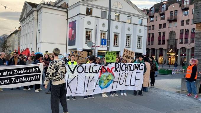 «Wir sind wütend» – Klimastreik gegen Autobahnausbau Bypass