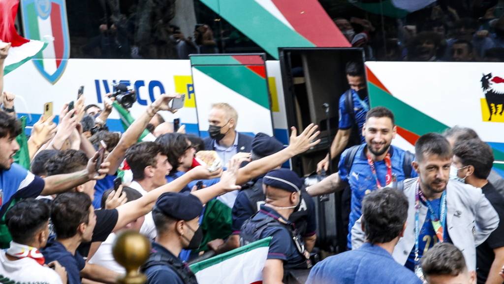 Tausende Fans feiern Europameister Italien in Rom