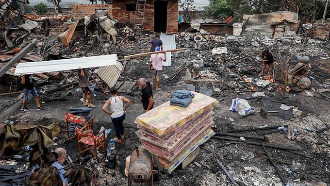 Dutzende Häuser nach Grossbrand in Paraguay abgebrannt