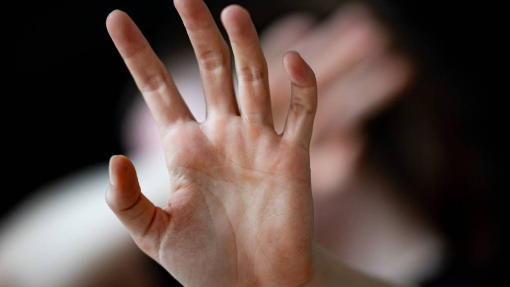 Der Kanton Zürich führt definitiv «Forensic Nurses» ein. Diese Pflegefachpersonen sichern Spuren nach Sexualdelikten und häuslicher Gewalt. (Symbolbild)
