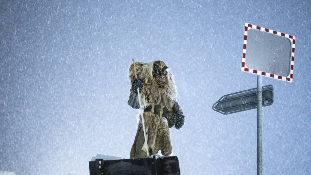 Wegen dem Erdrutsch in Blatten VS vor einem Jahr nimmt der Tschäggättä-Umzug einen Umweg. (Archivbild)