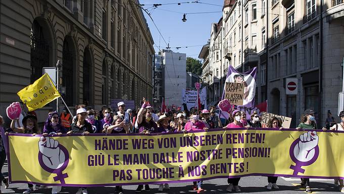 Tausende demonstrieren in Bern gegen laufende AHV-Reform