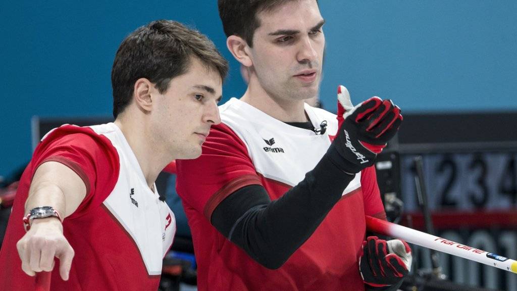 Benoît Schwarz und Skip Peter De Cruz (rechts) werden am Olympia-Turnier bis zuletzt voll gefordert.