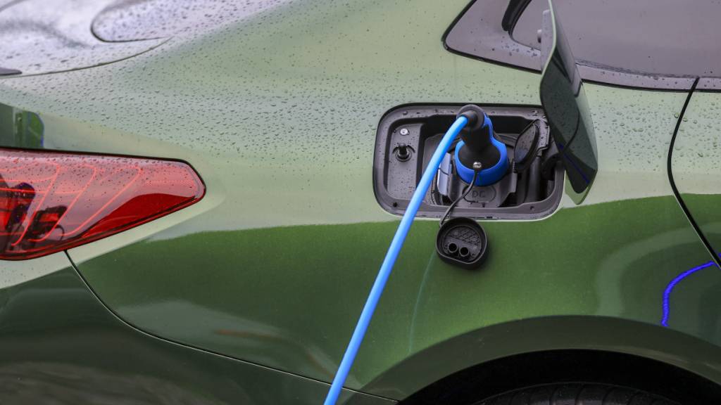 Die vom Bundesrat vorgeschlagene Besteuerung von Elektrofahrzeugen ab 2030 stösst in dieser Form nicht auf ungeteilte Zustimmung. (Archivbild)