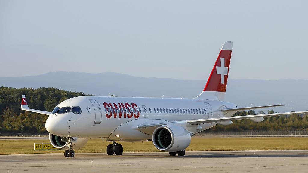 In einem Airbus A220 der Swiss kam es auf dem Flug von Bukarest nach Zürich am Montag zu Rauch in der Kabine. (Archivbild)