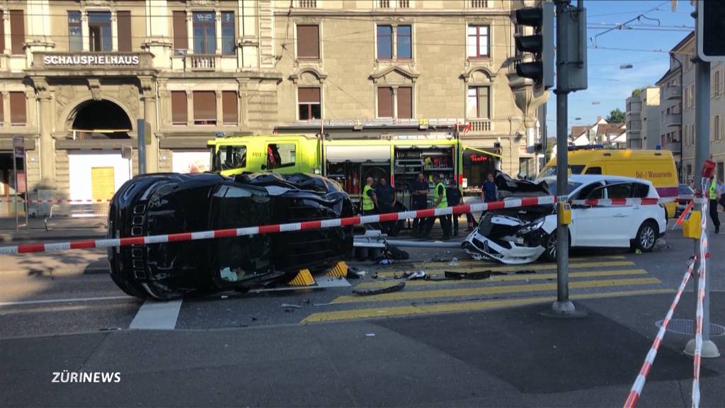 Dramatischer Unfall vor dem Schauspielhaus