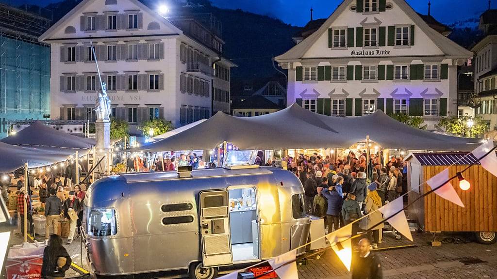 Der Festivalbetrieb auf dem Stanser Dorfplatz 2024. (Archivbild)