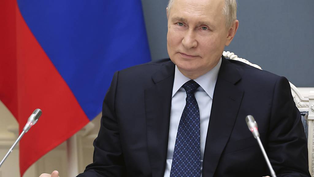 HANDOUT - Russland hat die neue leistungsstarke Interkontinentalrakete RS-28 Sarmat in Dienst gestellt. Foto: Mikhail Klimentyev/Sputnik Kremlin Pool via AP/dpa - ACHTUNG: Nur zur redaktionellen Verwendung und nur mit vollständiger Nennung des vorstehenden Credits