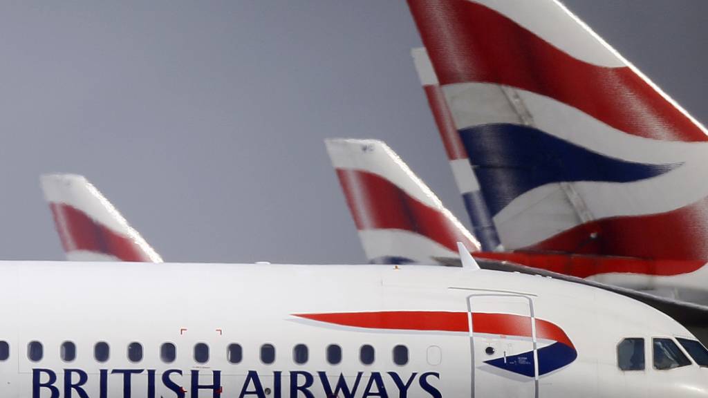 Die British-Airways-Mutter IAG hat im vergangenen Jahr dank einer steigenden Nachfrage nach Reisen Umsatz und Gewinn kräftig erhöht. (Archivbild)